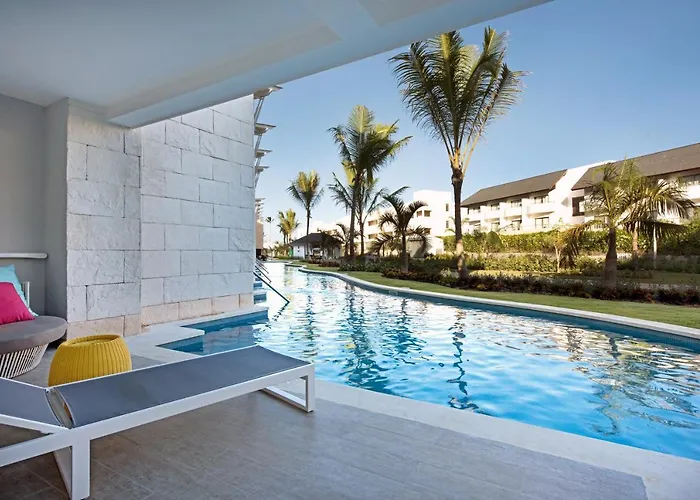 Premium Pool Side Room