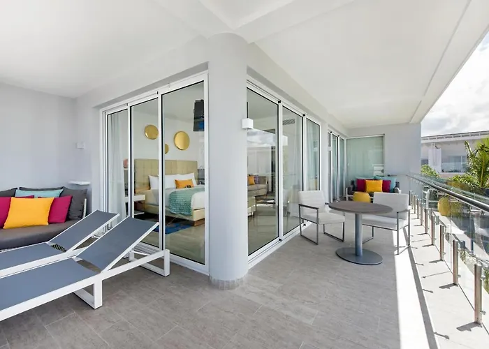 Honeymoon Queen Suite